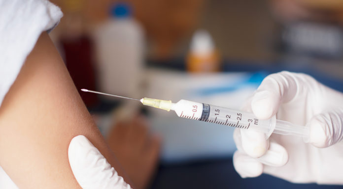 Sanidad inicia la campaña de vacunación de la gripe, que coincidirá con la epidemia de COVID-19