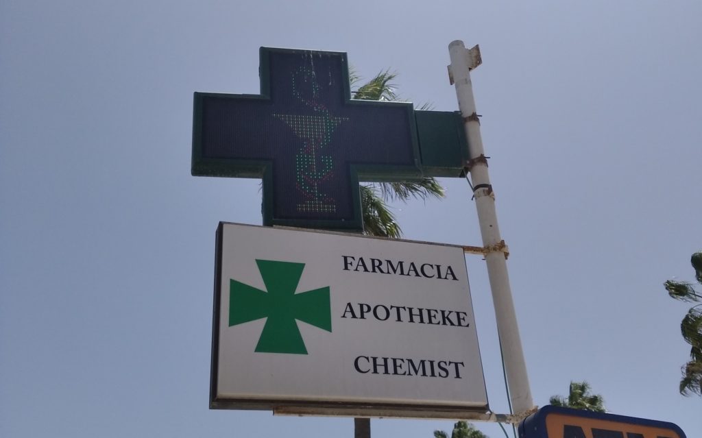 cruz farmacia vacunación