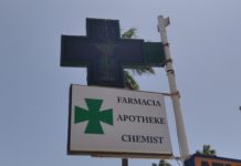 La farmacia europea insiste en reclamar más papel en las estrategias de vacunación cruz farmacia vacunación