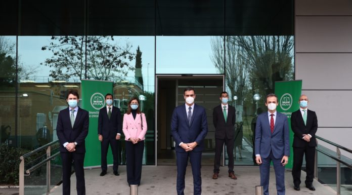 Pedro Sánchez visita la fábrica de ROVI, que participará en el envasado y llenado de la vacuna de Moderna