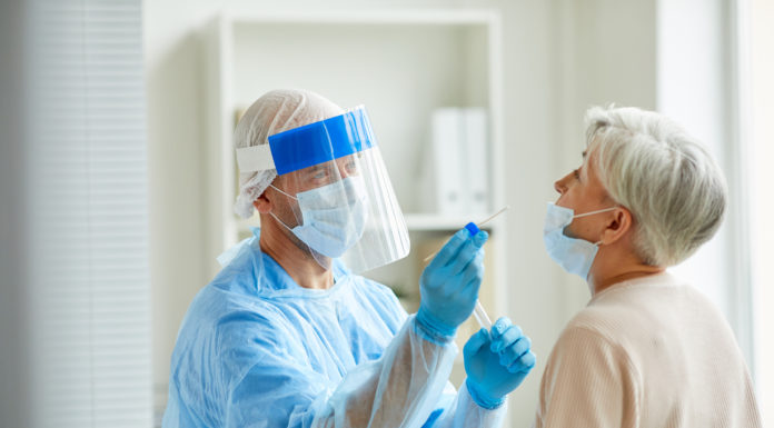 Acuerdo entre Sanidad y Madrid para que las farmacias hagan test de antígenos test de antígenos