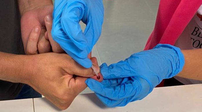 Las farmacias cuentan con una guía para dispensar los autotest de COVID test audogianóstico
