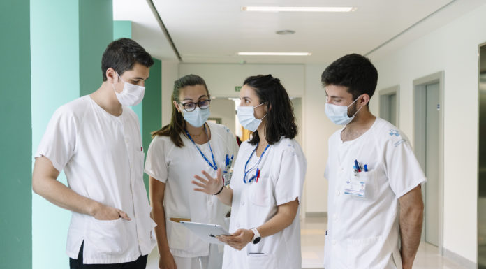 La Farmacia Hospitalaria y la Medicina Intensiva unen fuerzas Colaboración interprofesional
