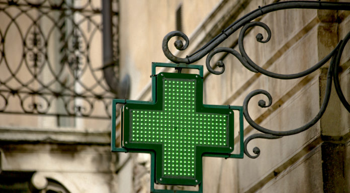 Nueva ministra pero misma petición de la Farmacia: aprovechar «más» a sus 75.000 profesionales farmacia