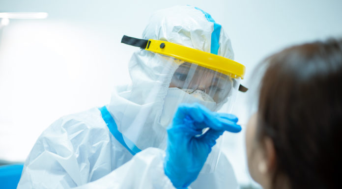 Sefac alerta del «inmovilismo» para articular test rápidos en farmacias test