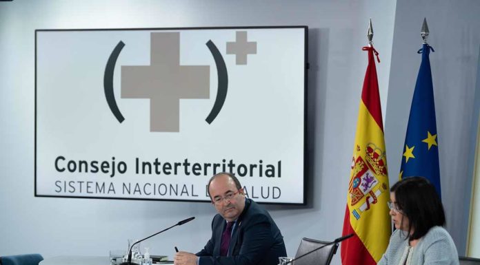 Los mayores de 80 años recibirán las vacunas de Pfizer y Moderna pero no la de AstraZeneca Carolina Darias
