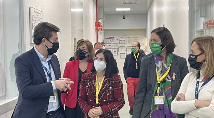 Las ministras de Sanidad e Industria visitan Bencton Dickinson, el mayor fabricante de agujas y jeringuillas